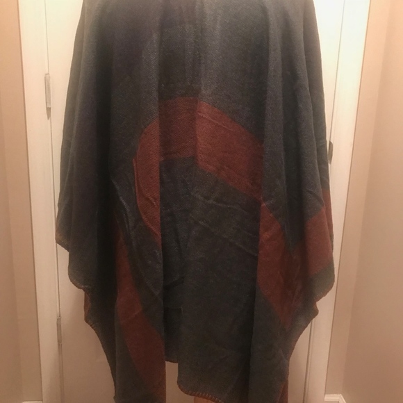 Reversible Wrap, One Size - Picture 7 of 7